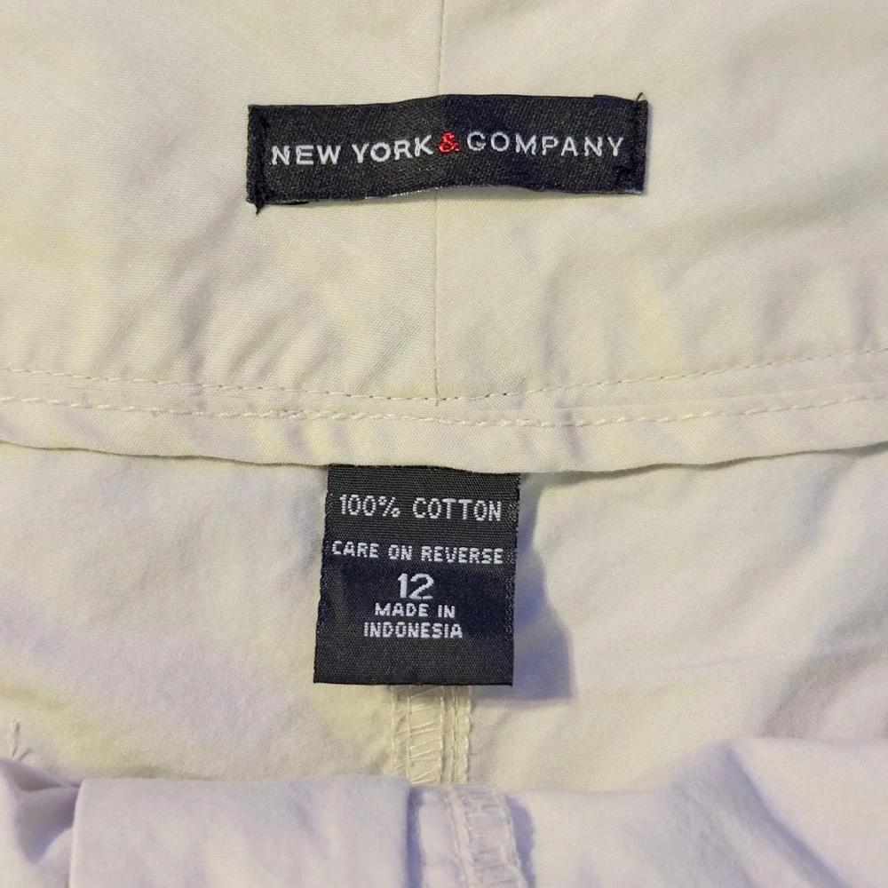 272 | New York & Company Women 12 Cotton Cuffed Chino Shorts Cream‎